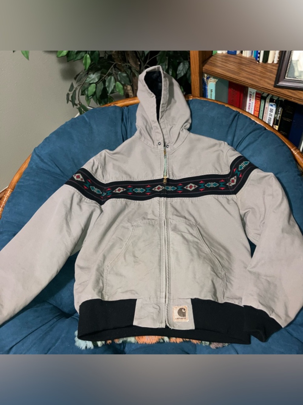 SOLD


Vintage 90s Carhartt Aztec Southwest coat in “cement gray”